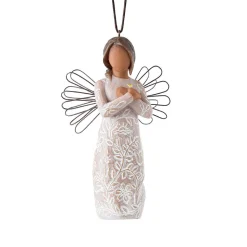 Ange à suspendre mains sur coeur