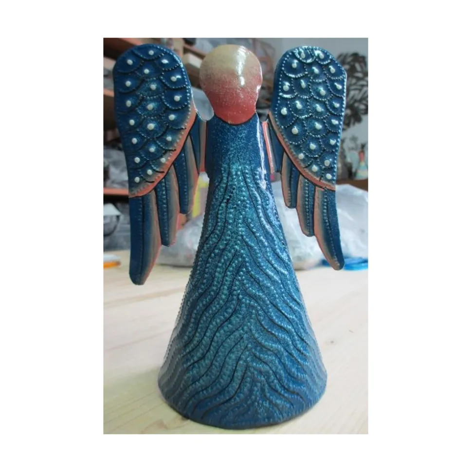 Ange en métal coloré à la main