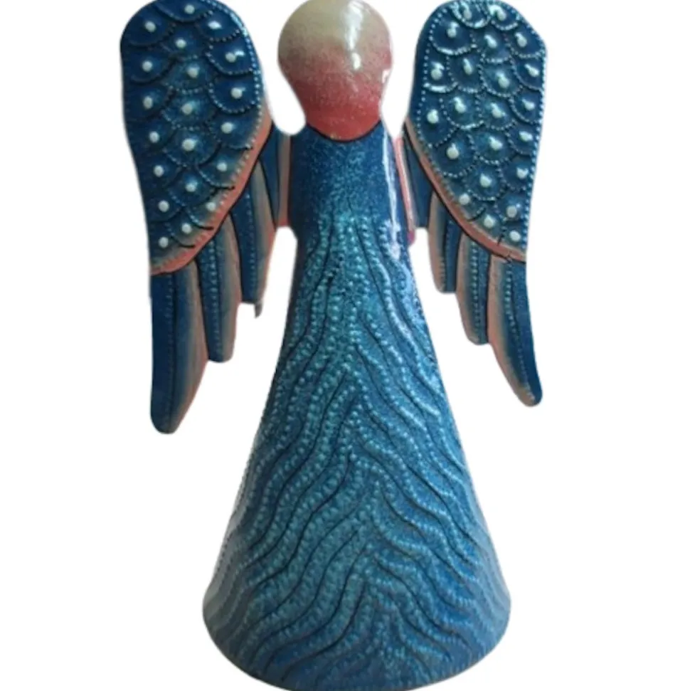 Ange en métal coloré à la main